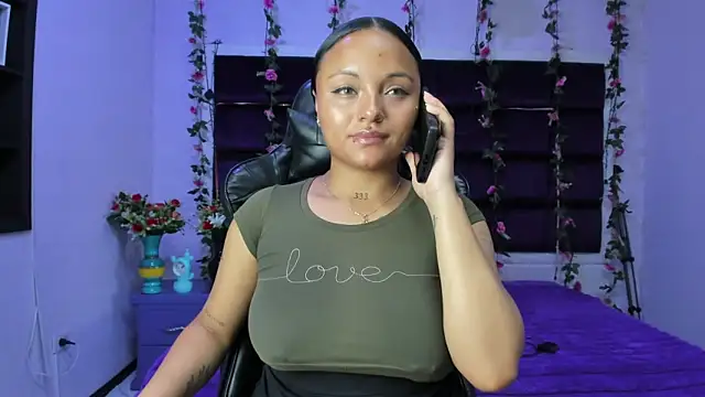 Snapshot of sweelanna__ chatting on 06-04-26, 12:27 sweelanna online show from 06-04-26, 12:27