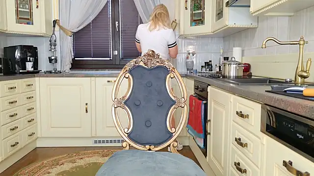 TUNDEROSE1 online show from 04-11-26, 07:45