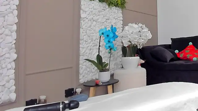 Deliciouslips online show from 02-18-25, 10:58