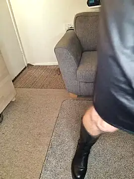 Snapshot of ellie-tv chatting on 11-25-25, 10:26 ellie-tv online show from 11-25-25, 10:26