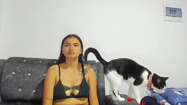 Snapshot of Mayte_sexy chatting on 10-15-25, 01:22 Mayte sexy online show from 10-15-25, 01:22