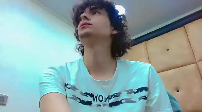 Snapshot of Sr_BonnyEthan chatting on 12-31-24, 01:52 Sr BonnyEthan online show from 12-31-24, 01:52