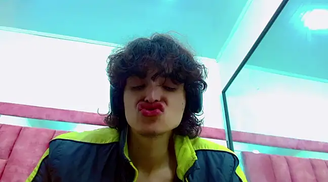 Snapshot of Sr_BonnyEthan chatting on 02-06-25, 01:43 Sr BonnyEthan online show from 02-06-25, 01:43