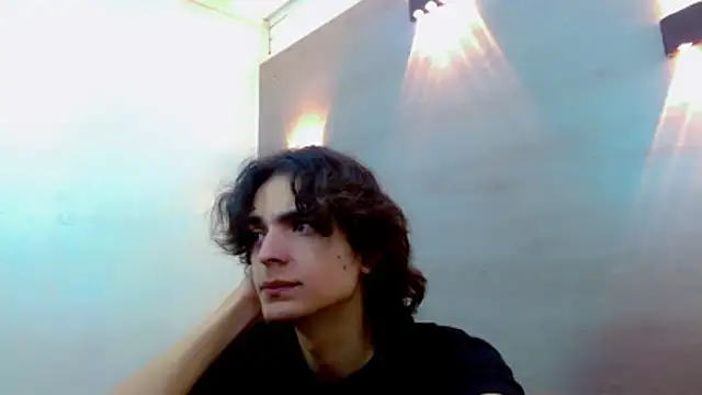 Snapshot of Sr_BonnyEthan chatting on 10-27-25, 01:26 Sr BonnyEthan online show from 10-27-25, 01:26