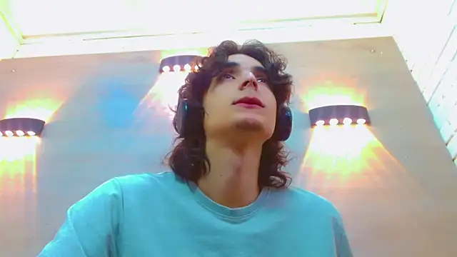 Snapshot of Sr_BonnyEthan chatting on 10-29-25, 01:46 Sr BonnyEthan online show from 10-29-25, 01:46