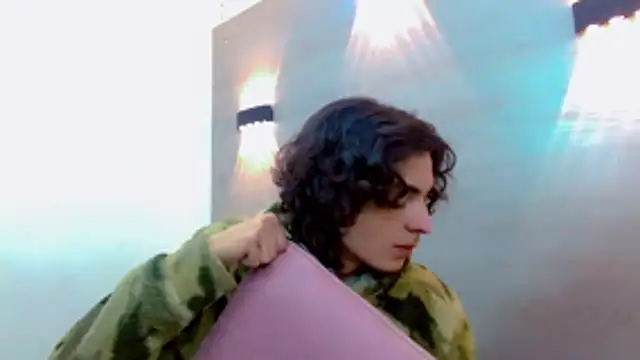 Snapshot of Sr_BonnyEthan chatting on 11-10-25, 02:05 Sr BonnyEthan online show from 11-10-25, 02:05