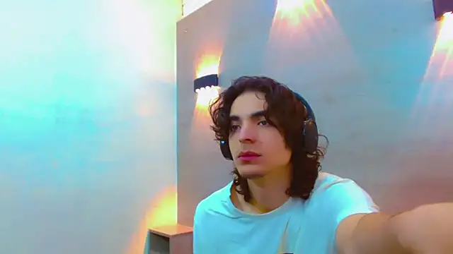 Snapshot of Sr_BonnyEthan chatting on 11-14-25, 01:54 Sr BonnyEthan online show from 11-14-25, 01:54