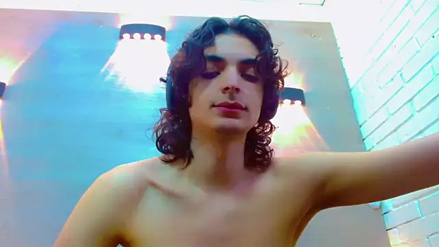 Snapshot of Sr_BonnyEthan chatting on 11-21-25, 01:54 Sr BonnyEthan online show from 11-21-25, 01:54