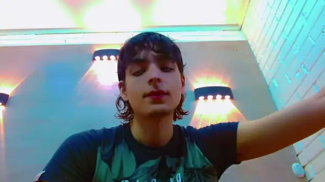 Snapshot of Sr_BonnyEthan chatting on 11-24-25, 01:55 Sr BonnyEthan online show from 11-24-25, 01:55