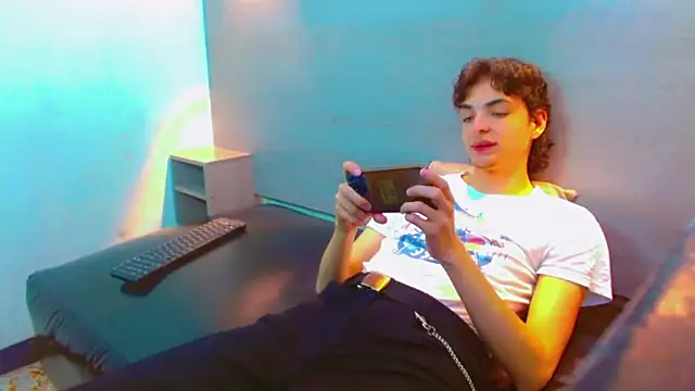 Snapshot of Sr_BonnyEthan chatting on 11-27-25, 01:57 Sr BonnyEthan online show from 11-27-25, 01:57