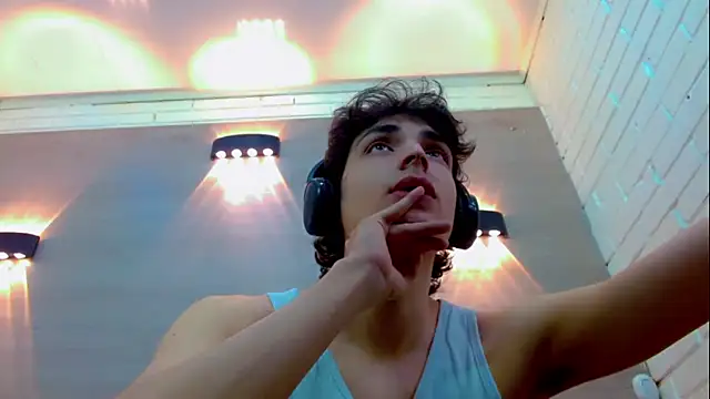 Snapshot of Sr_BonnyEthan chatting on 12-03-25, 01:53 Sr BonnyEthan online show from 12-03-25, 01:53