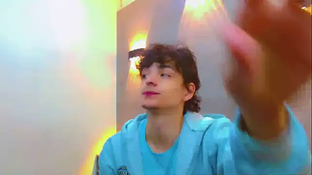 Snapshot of Sr_BonnyEthan chatting on 12-15-25, 02:10 Sr BonnyEthan online show from 12-15-25, 02:10