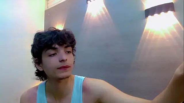 Snapshot of Sr_BonnyEthan chatting on 12-17-25, 01:50 Sr BonnyEthan online show from 12-17-25, 01:50