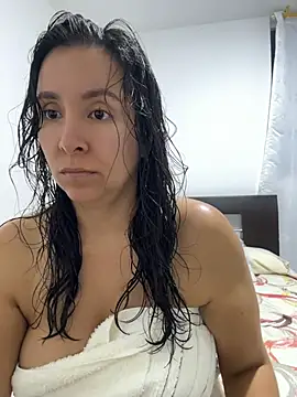Snapshot of emely_sexx20 chatting on 07-01-26, 11:48 emely sexx20 online show from 07-01-26, 11:48