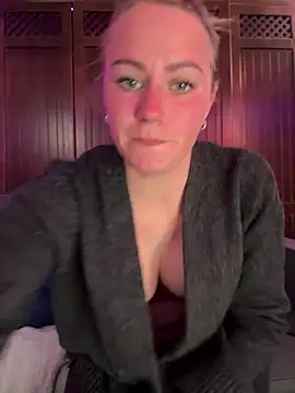 selenaluvv online show from 03-18-26, 03:37