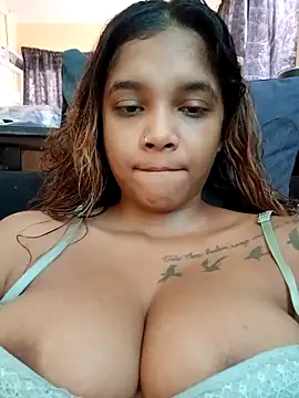 Snapshot of Indianqueen03 chatting on 09-26-25, 07:01 Indianqueen03 online show from 09-26-25, 07:01