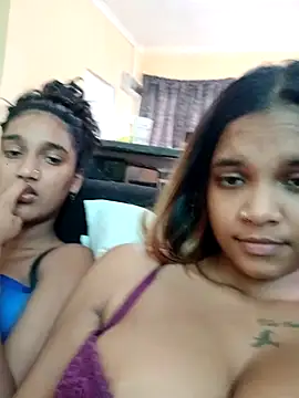 Snapshot of Indianqueen03 chatting on 09-28-25, 09:03 Indianqueen03 online show from 09-28-25, 09:03