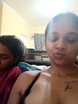 Snapshot of Indianqueen03 chatting on 10-17-25, 05:37 Indianqueen03 online show from 10-17-25, 05:37