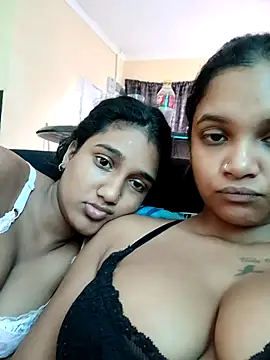 Snapshot of Indianqueen03 chatting on 10-28-25, 10:30 Indianqueen03 online show from 10-28-25, 10:30