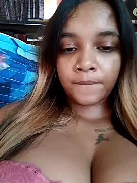 Snapshot of Indianqueen03 chatting on 11-21-25, 01:43 Indianqueen03 online show from 11-21-25, 01:43