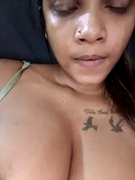 Snapshot of Indianqueen03 chatting on 12-16-25, 08:25 Indianqueen03 online show from 12-16-25, 08:25