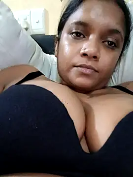 Indianqueen03 online show from 03-18-26, 06:44