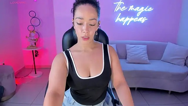 AlessaRomero online show from 02-05-25, 07:42