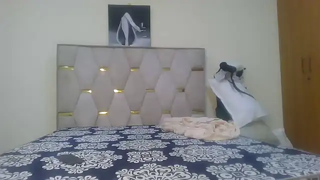 Snapshot of Fine_assie chatting on 02-05-25, 10:44 Fine assie online show from 02-05-25, 10:44