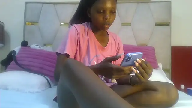 Snapshot of Fine_assie chatting on 03-13-25, 07:06 Fine assie online show from 03-13-25, 07:06