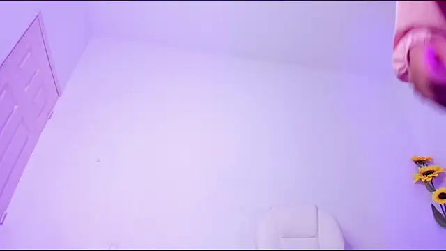 emma myers18 online show from 02-21-25, 10:50