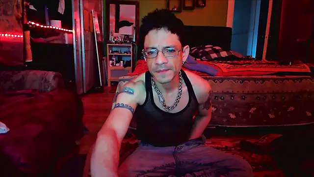 Snapshot of Tony_Torrente chatting on 01-01-25, 06:06 Tony Torrente online show from 01-01-25, 06:06