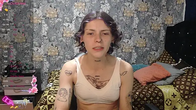 Snapshot of pretty_cristal69 chatting on 04-25-26, 02:14 pretty cristal69 online show from 04-25-26, 02:14