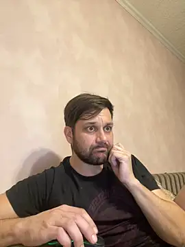 Snapshot of MaeltraJoy chatting on 10-17-25, 03:03 MaeltraJoy online show from 10-17-25, 03:03