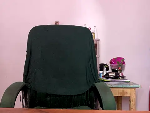 Snapshot of Fantastic_ruby chatting on 10-15-25, 07:14 Fantastic ruby online show from 10-15-25, 07:14