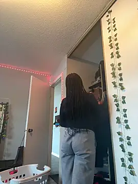 Your Paris online show from 02-05-25, 10:22