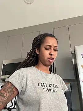 Your Paris online show from 11-30-25, 08:24