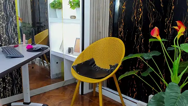 MissEscarleth online show from 01-10-25, 02:04