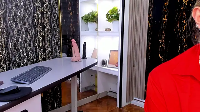 MissEscarleth online show from 01-14-25, 07:48