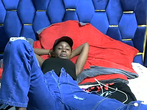 Snapshot of Kababy_love chatting on 03-17-25, 08:40 Kababy love online show from 03-17-25, 08:40