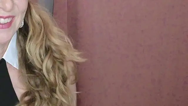 Snapshot of SusannaGlam_John chatting on 12-16-25, 09:09 SusannaGlam John online show from 12-16-25, 09:09