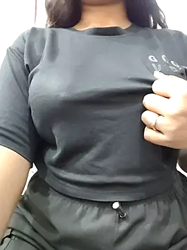 Snapshot of MohiniHott chatting on 11-13-25, 06:01 MohiniHott online show from 11-13-25, 06:01