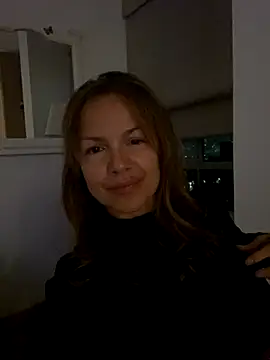 Snapshot of Leyna_liu chatting on 10-19-25, 04:24 Leyna liu online show from 10-19-25, 04:24