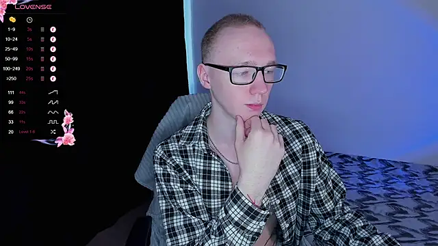 Snapshot of Alex_silents chatting on 02-06-26, 11:35 Alex silents online show from 02-06-26, 11:35