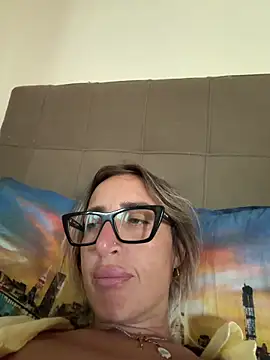 Snapshot of casalinga88 chatting on 06-28-26, 04:13 casalinga88 online show from 06-28-26, 04:13