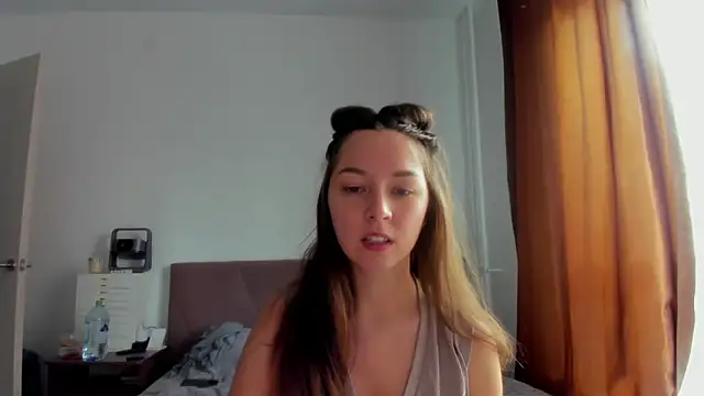 Snapshot of Adela_Vetta chatting on 10-12-25, 08:24 Adela Vetta online show from 10-12-25, 08:24