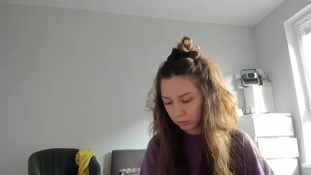 Adela Vetta online show from 04-18-26, 08:40