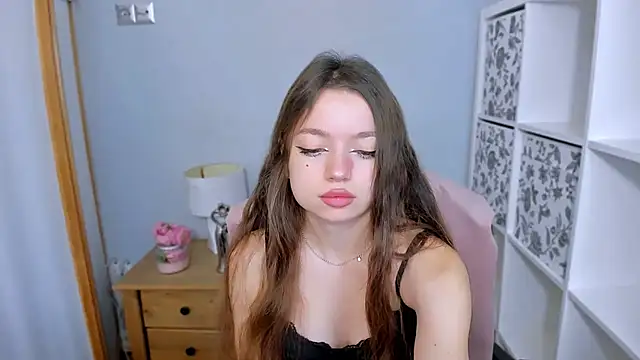 GraceLips online show from 10-31-25, 06:47