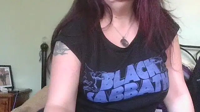 Snapshot of MissKisu chatting on 11-17-25, 11:38 MissKisu online show from 11-17-25, 11:38