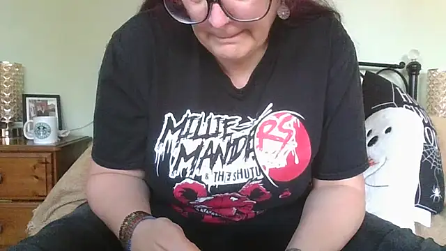 Snapshot of MissKisu chatting on 12-02-25, 11:15 MissKisu online show from 12-02-25, 11:15