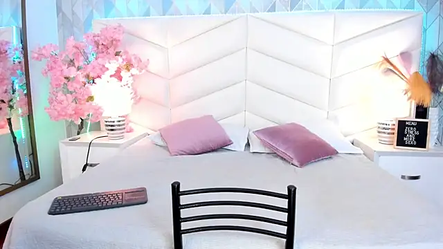 Snapshot of Brenda_Garcia chatting on 02-23-25, 03:45 Brenda Garcia online show from 02-23-25, 03:45